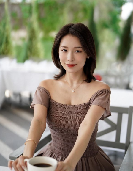 Cô nàng có thêm hàng trăm ngàn người hâm mộ. Ai cũng tán dương Becky đẹp tự nhiên, tràn ngập sức sống.