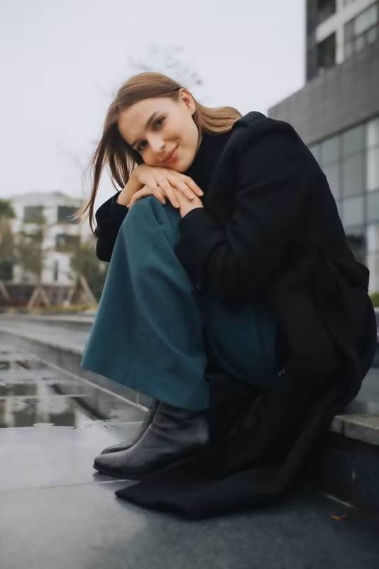 Cô còn khiến người ta quan tâm vì hình ảnh trẻ trung, thời thượng ở cả đời thường.