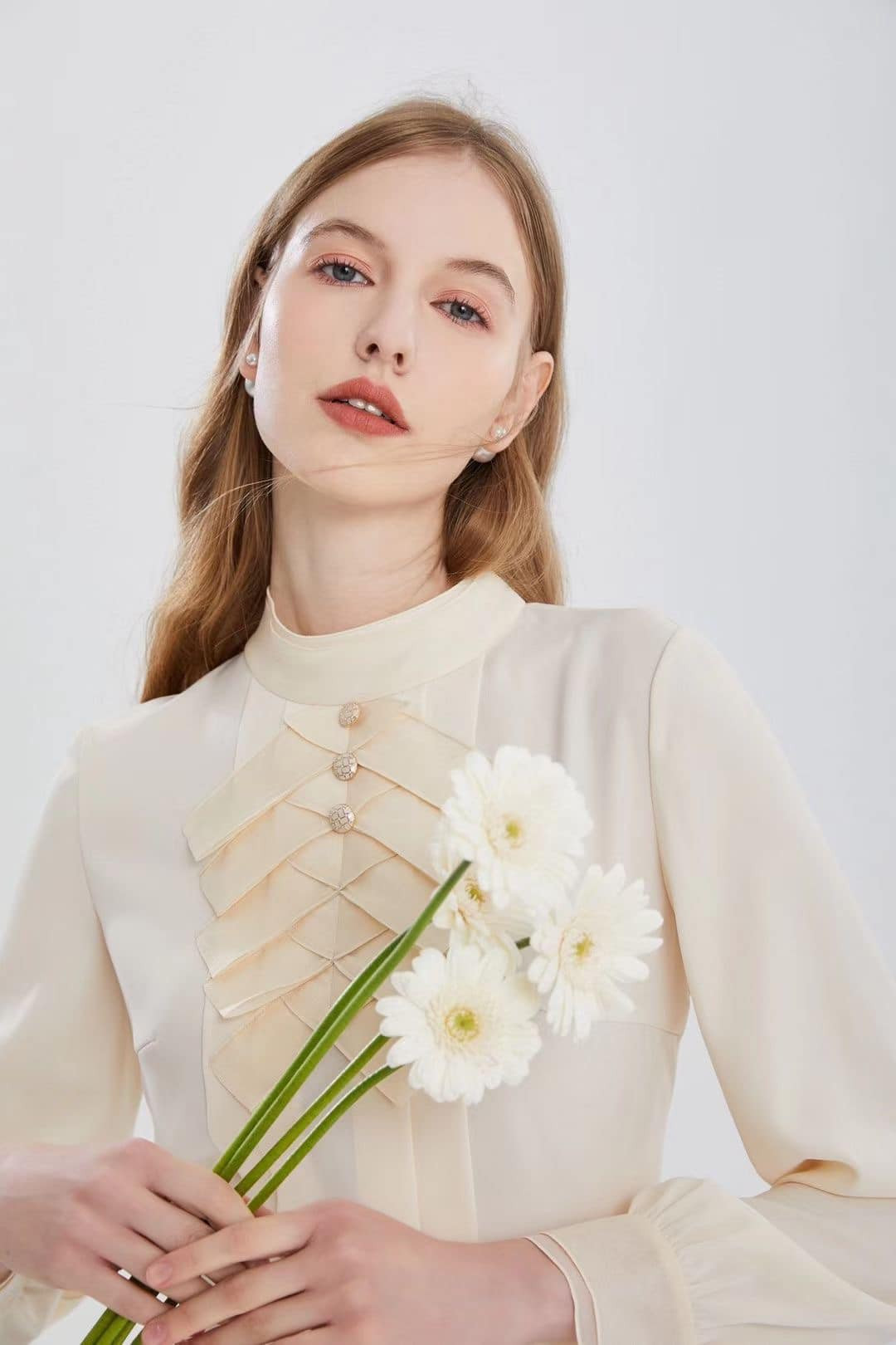 Về Palina Yang, cô là em gái của Iryna, sở hữu gương mặt xinh đẹp cùng chiều cao ấn tượng.