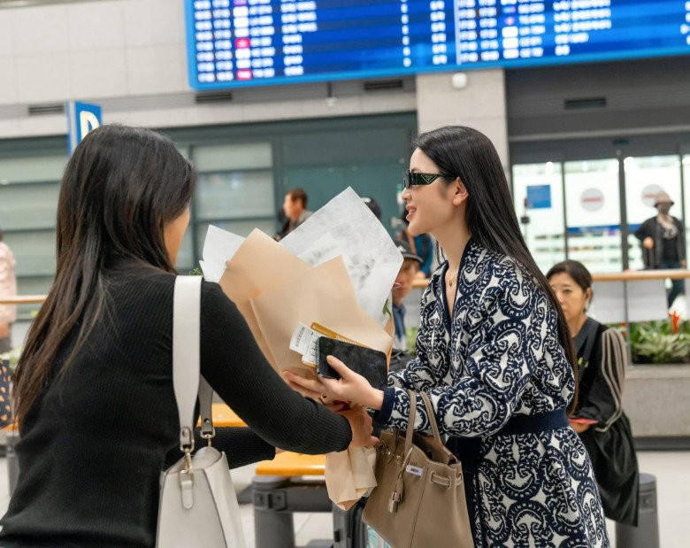 Chu Thanh Huyền luôn mang theo chiếc túi này khi xuất hiện.