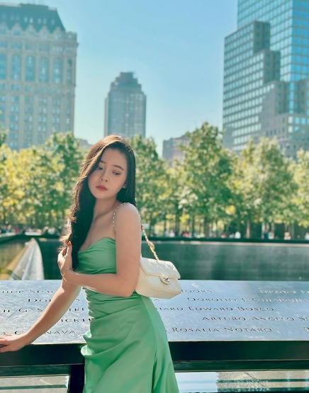 Cuộc sống của hot girl Đà Nẵng sau khi tốt nghiệp đại học ngày càng sôi động hơn.