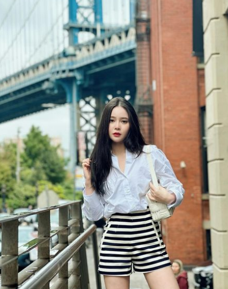 Mới đây nhất, hot girl Đà Nẵng vi vu ở Nhật Bản, Mỹ... và không quên chia sẻ loạt ảnh xinh đẹp tại những địa điểm du lịch nổi tiếng.