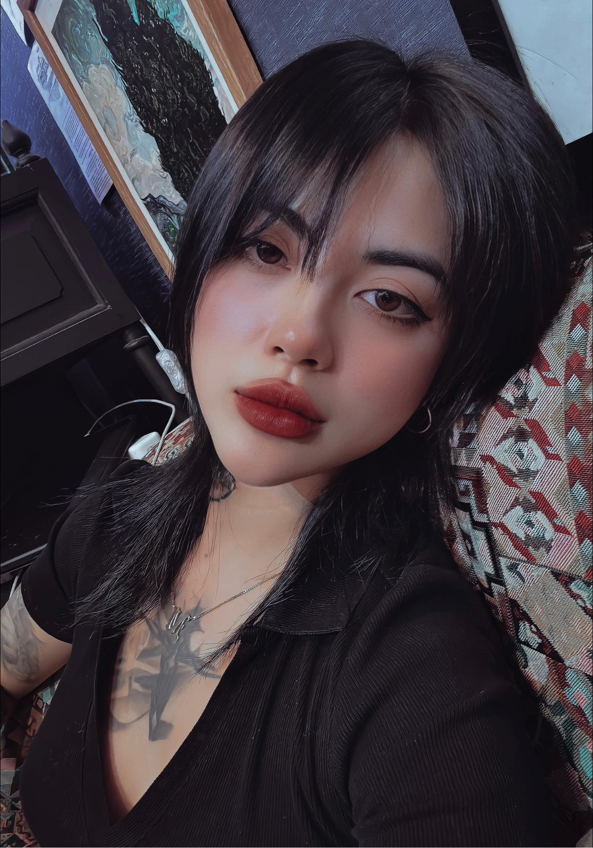 Cô thường xuyên xuất hiện với những bộ cánh gợi cảm, khoe trọn sắc vóc dù đã ngoài 30 tuổi.