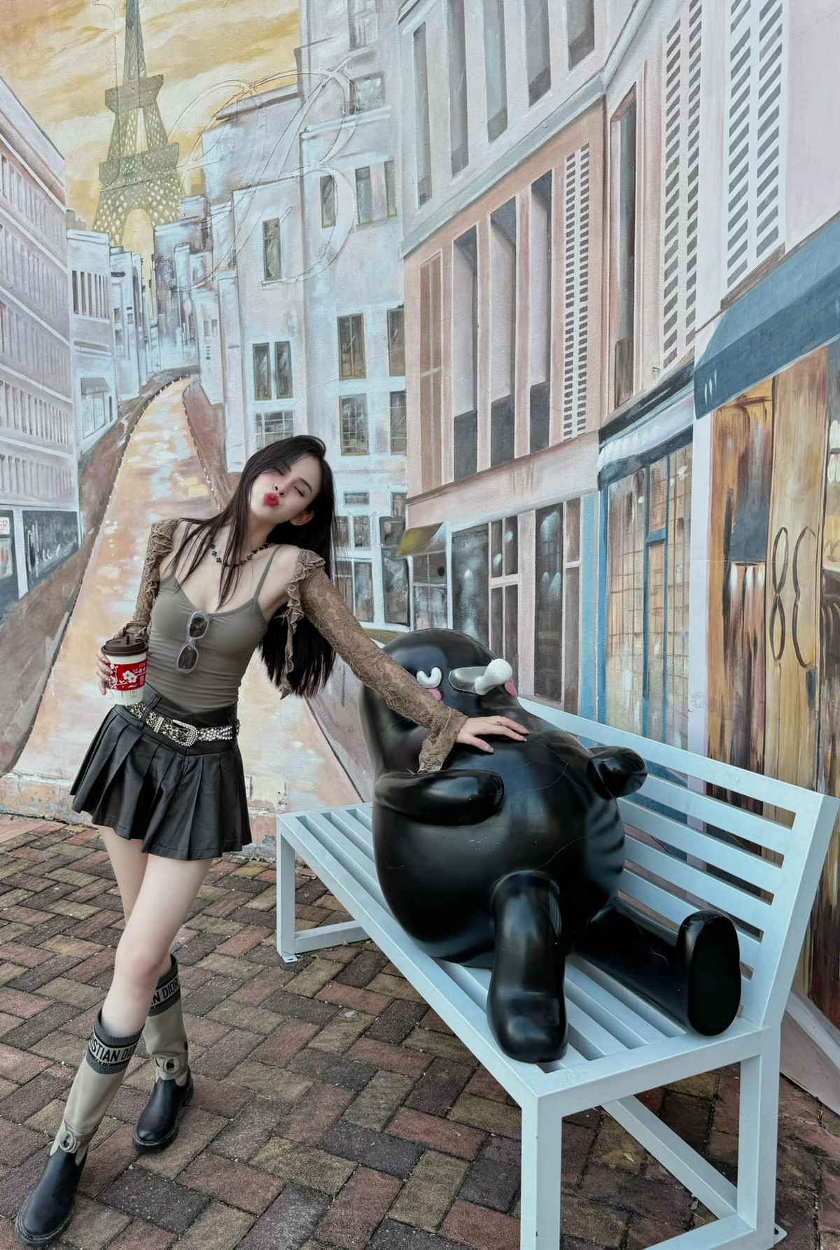 Mỹ nhân 21 tuổi được biết đến nhiều hơn khi tham gia The Face Việt Nam và trở thành người mẫu ảnh của nhiều thương hiệu đình đám.