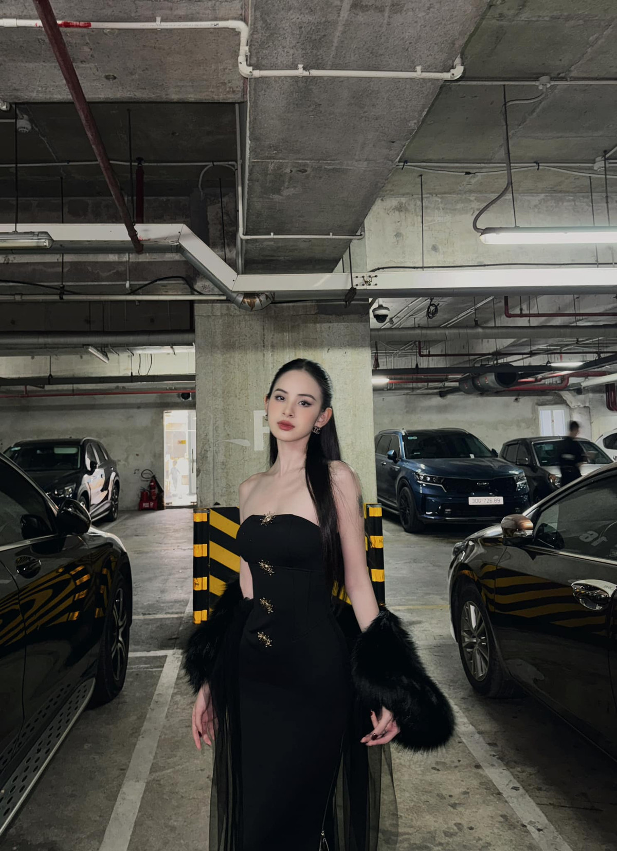 Chiếc eo nhỏ nhắn và làn da mịn màng trắng hồng như em bé của cô làm cho bao người mê mẩn. Ảnh: FBNV