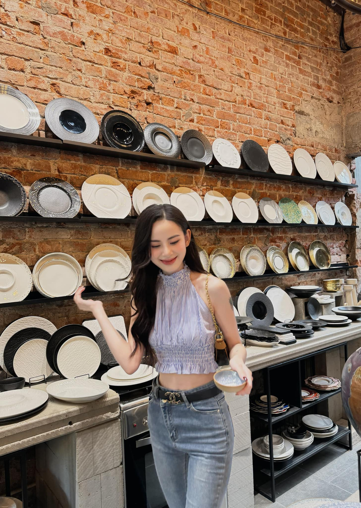 Gương mặt xinh đẹp và ngọt ngào của Hương Liên luôn làm thu hút nhiều ánh nhìn của mọi người xung quanh.