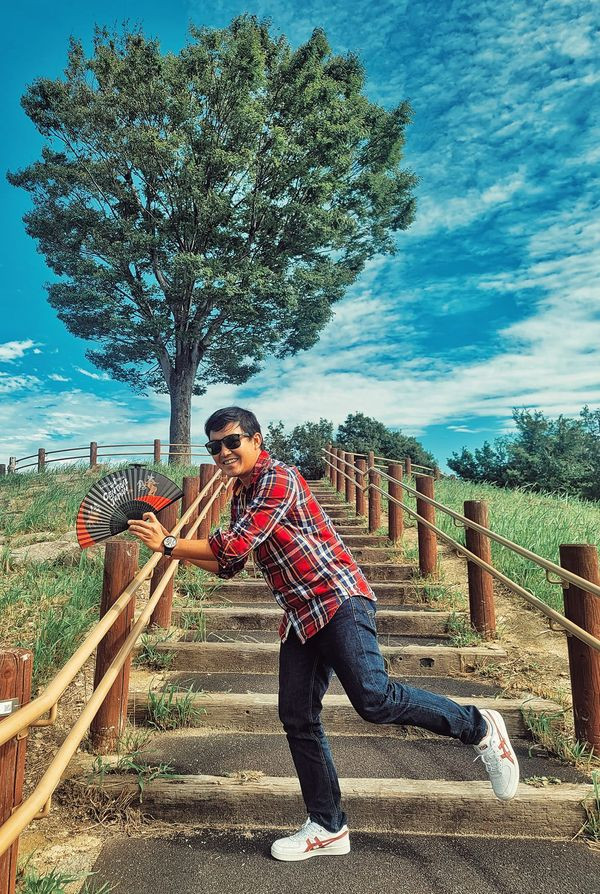 Hành trình của Khoa luôn thu hút hàng triệu bạn trẻ theo dõi và chia sẻ.