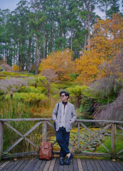 Tự xưng là travel blogger hướng nội, Mike Nhân Phan luôn thu hút người xem với những góc nhìn thú vị trên mỗi chuyến đi.