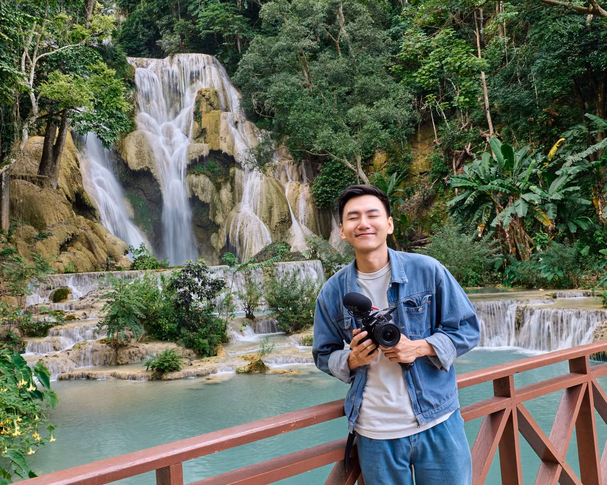 Không chỉ là một travel blogger mà anh còn là một food blogger, với những video review ẩm thực từng vùng đặc sắc và mang màu sắc gần gũi.