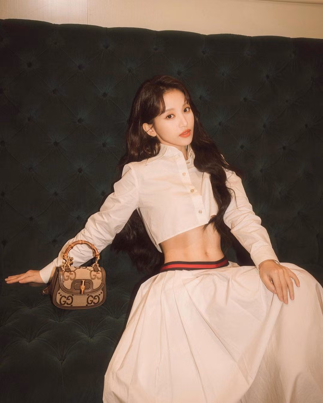 Hot girl Đài Loan còn gây ấn tượng với vóc dáng mảnh mai, ăn mặc tôn dáng vòng nào ra vòng nấy.