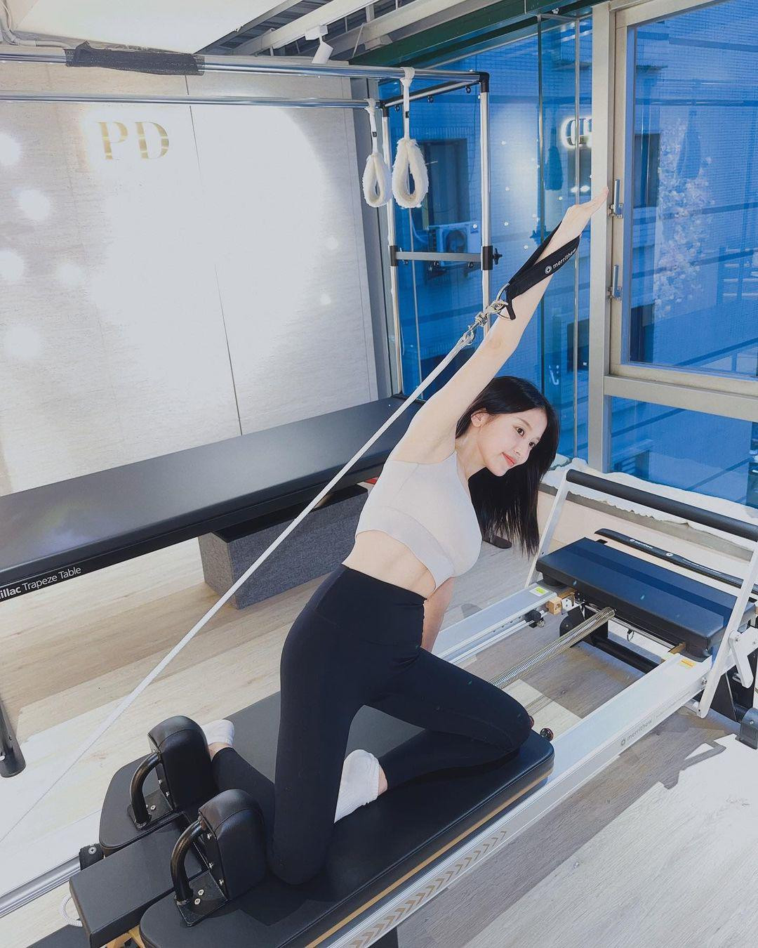 Người đẹp được mệnh danh là ''Nữ thần Đài Loan" hay ''Thiên thần lai'' nhờ sở hữu nhan sắc trẻ trung, ngọt ngào.