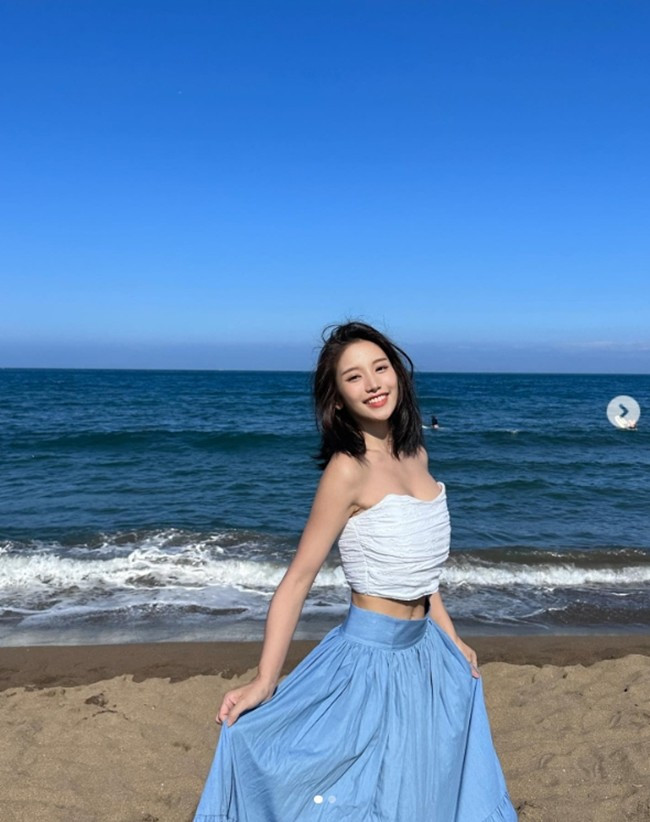 Trong nhiều hình ảnh đăng tải lên MXH, cô khoe khéo cơ bụng số 11 cực đẹp, nhận về nhiều lời khen.