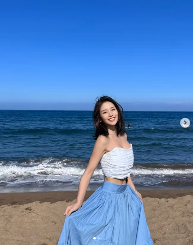 Trong nhiều hình ảnh đăng tải lên MXH, cô khoe khéo cơ bụng số 11 cực đẹp, nhận về nhiều lời khen.