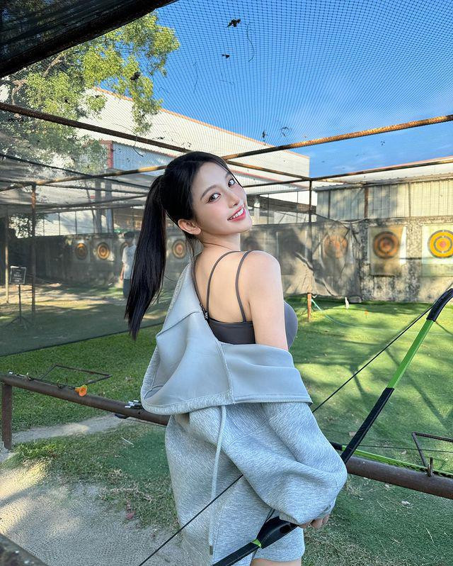 Hot girl này mang trong mình hai dòng máu Đài Loan - Uzbekistan, hiện đang sinh sống và làm việc tại Đài Loan.