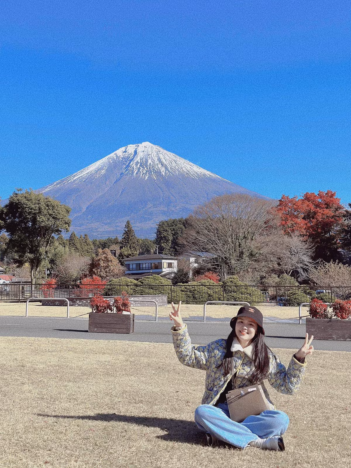 Với khuôn mặt bầu bĩnh dễ thương, làn da trắng bóc, "công chúa béo" Quỳnh Anh nhận “mưa" lời khen từ phía cộng đồng mạng.