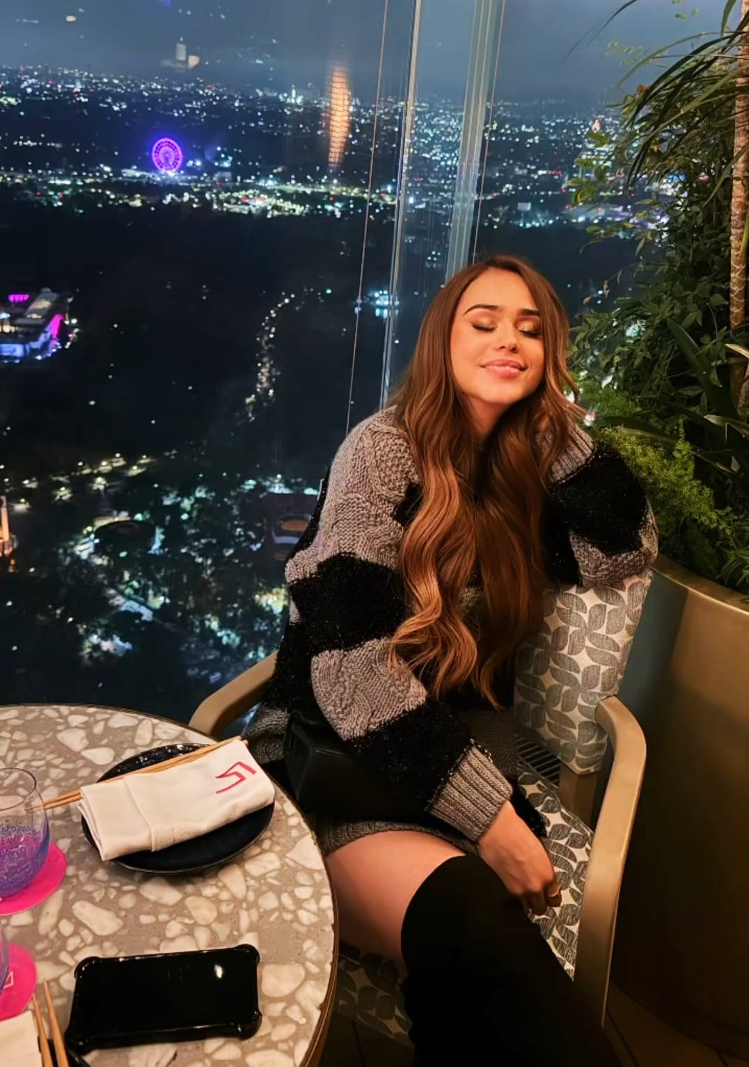 Nữ MC thời tiết được chú ý mỗi lần xuất hiện trên sóng truyền hình Mexico với body không thua kém bất kỳ người mẫu chuyên nghiệp nào.