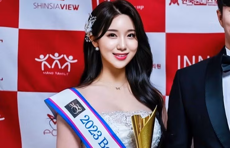 Bên cạnh gương mặt xinh đẹp cùng làn da trắng sứ thì body với đường cong tuyệt đẹp của nữ MC Hàn Quốc gây chú ý hơn cả.