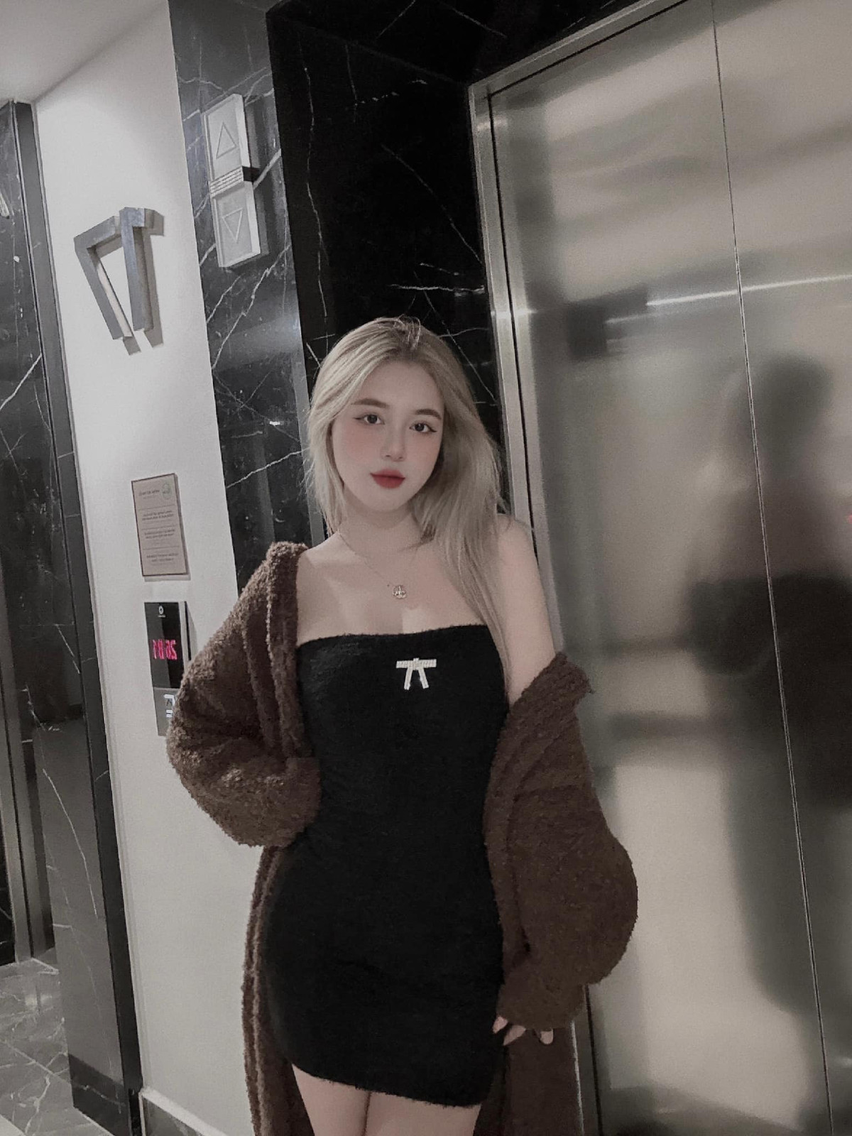 Vợ của Vũ Tiến Long thường xuyên chia sẻ những bức ảnh “mát mẻ” lên trang cá nhân.