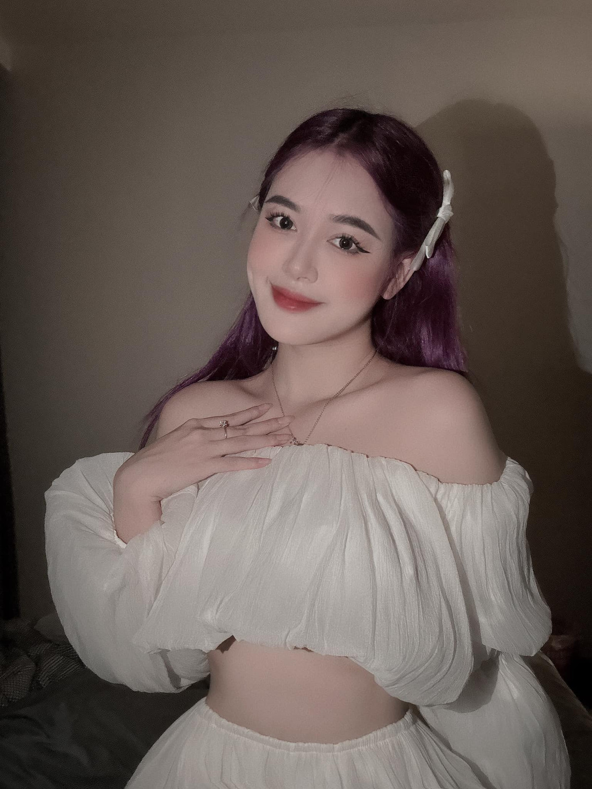 Là một người kinh doanh trong lĩnh vực làm đẹp, Diễm Quỳnh cũng rất chú trọng trong việc chăm sóc và giữ gìn vóc dáng.