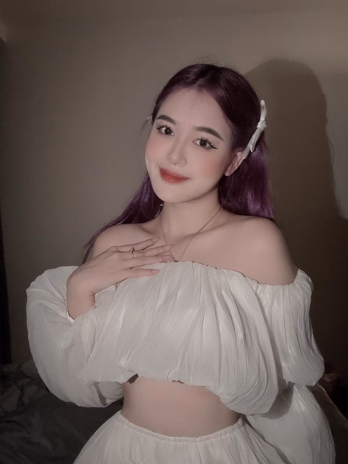 Là một người kinh doanh trong lĩnh vực làm đẹp, Diễm Quỳnh cũng rất chú trọng trong việc chăm sóc và giữ gìn vóc dáng.