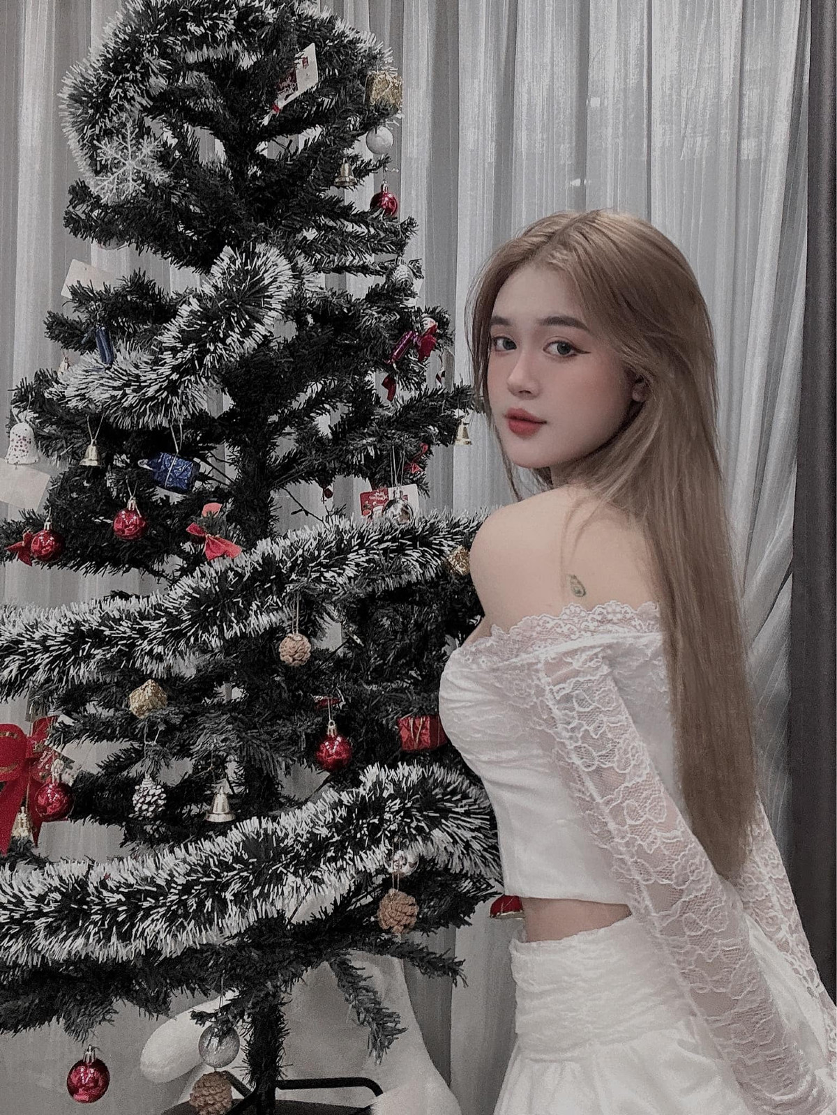 Dưới phần bình luận, Diễm Quỳnh khiến nhiều người phải trầm trồ vì “sắc vóc không có điểm chê”.