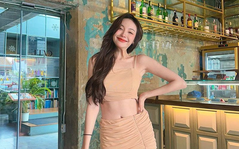 Chỉ cần lướt nhanh Instagram của cô nàng này, bạn có thể gom về vô số ý tưởng phối đồ cực xinh để thăng hạng phong cách của bản thân.