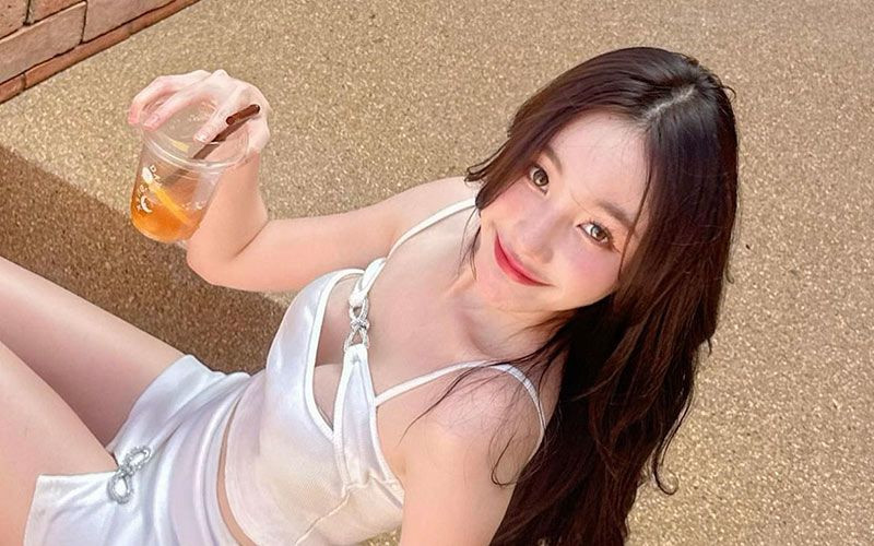 Gương mặt xinh xắn, ăn mặc đẹp kết hợp với background thu hút cũng một chút nghệ thuật chỉnh hình, Pim quả nhiên khiến nhiều bạn trẻ phải học hỏi.