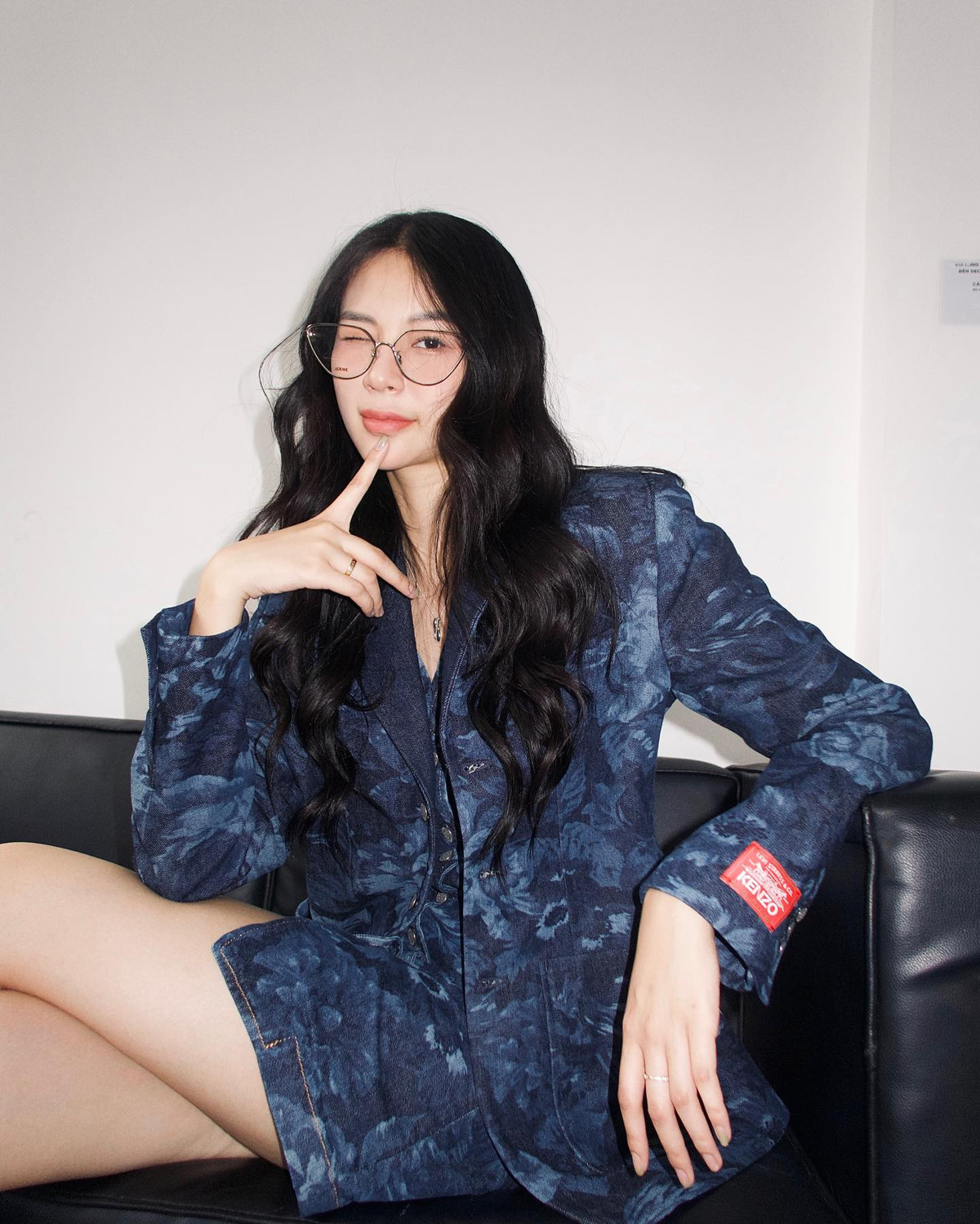 Cô được cư dân mạng khen ngợi có thân hình như "búp bê sống" với tỷ lệ vàng.