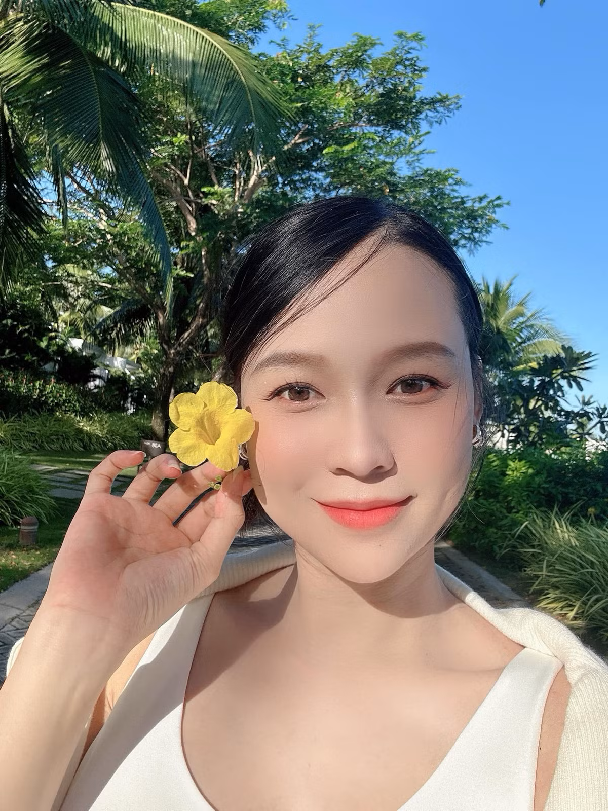 Sam hiện tại đang có cuộc sống khá viên mãn khi cô dành hết những ngày tháng còn lại để dưỡng nhan và dưỡng thai.