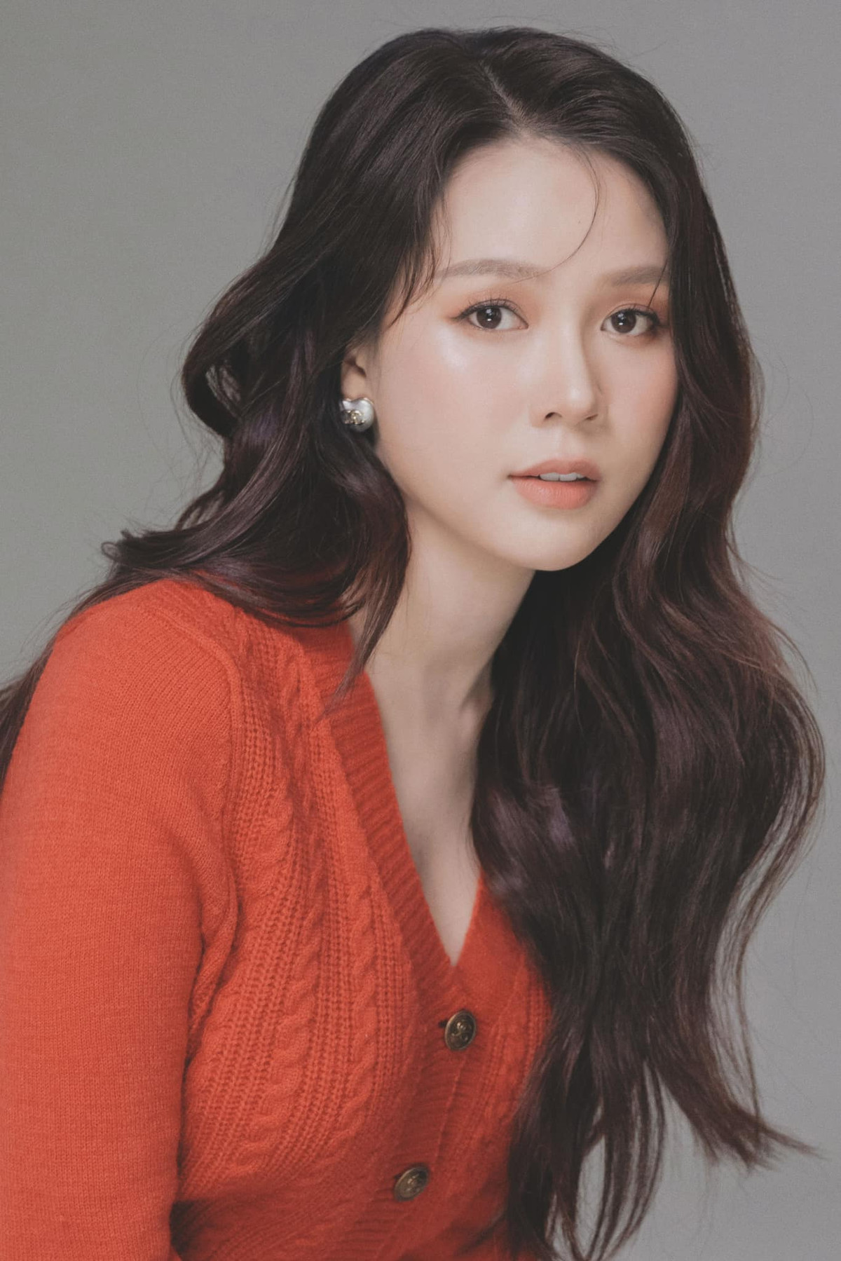 Sau ba tháng đầu hạn chế ra đường vì ốm nghén, Sam thường xuyên hẹn hò, gặp gỡ bạn bè khi bụng bầu ngày càng lớn.