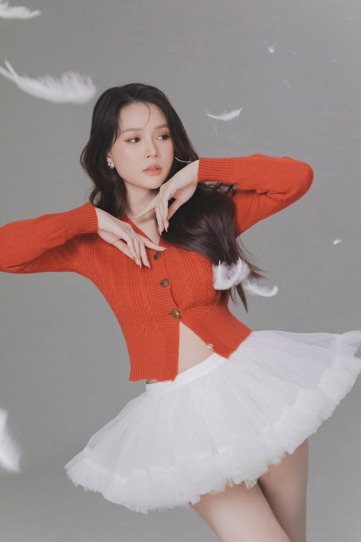 Vốn nổi tiếng là người kín tiếng về chuyện đời tư trong showbiz Việt, Sam khiến netizen tò mò khi chưa từng công khai chuyện tình cảm.