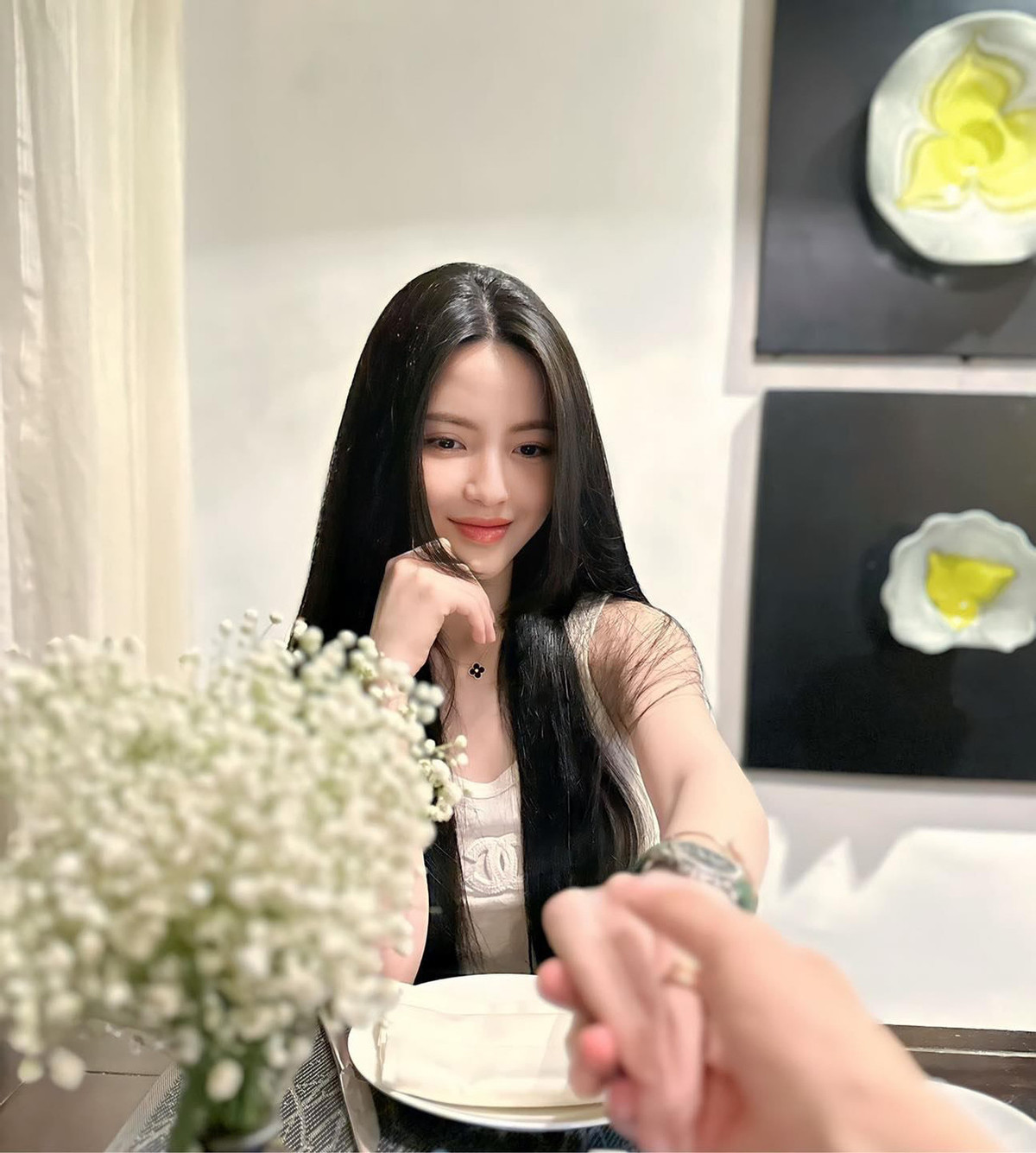 Ở thời điểm hiện tại, vợ sắp cưới Quang Hải khiến ai cũng công nhận nhan sắc ngày càng thăng hạng dù từng dính nghi vấn phẫu thuật thẩm mỹ.