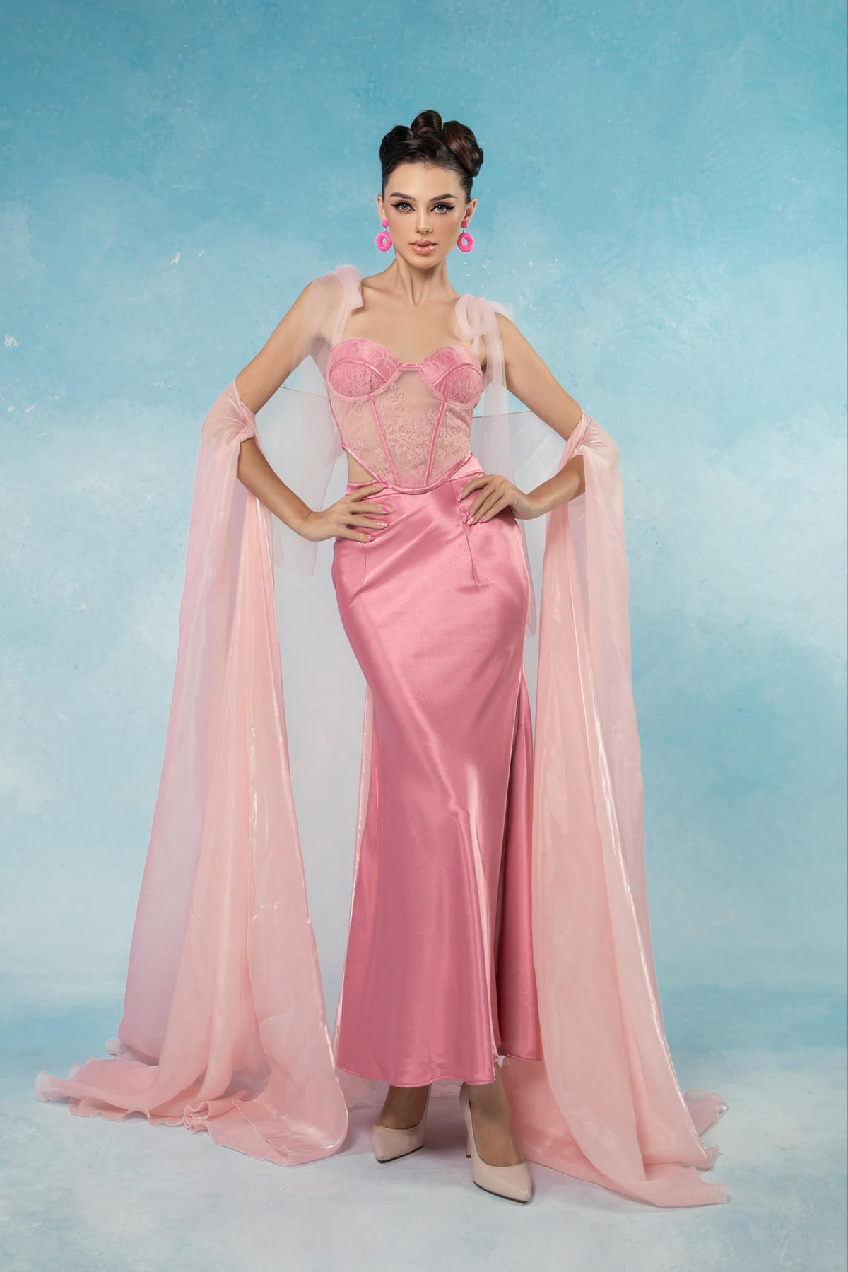 Người đẹp trước đó được nhiều khán giả khen sắc vóc sau bốn tháng sinh con đầu lòng.