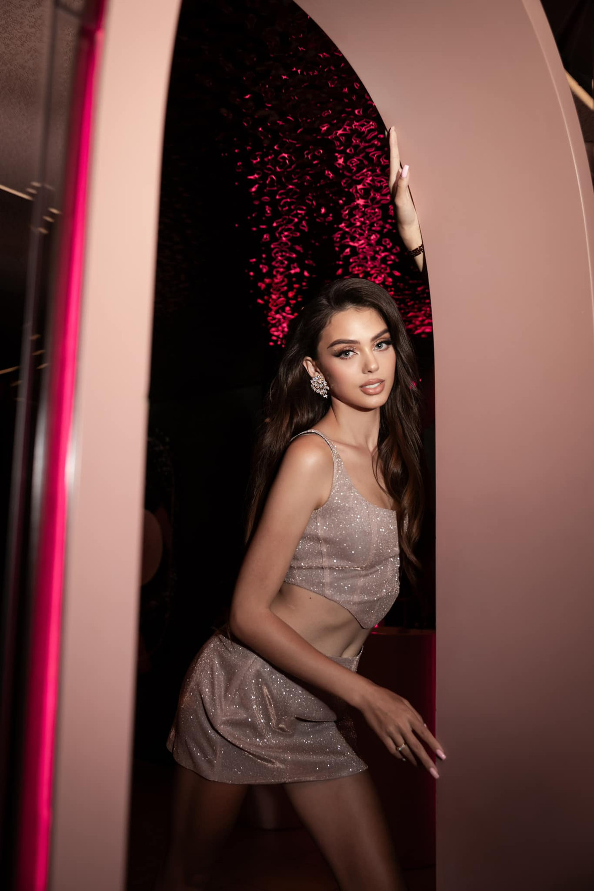 Nàng WAG xinh đẹp tiết lộ cô giảm 13 cân sau sinh con, lấy lại vóc dáng và trở lại công việc người mẫu.