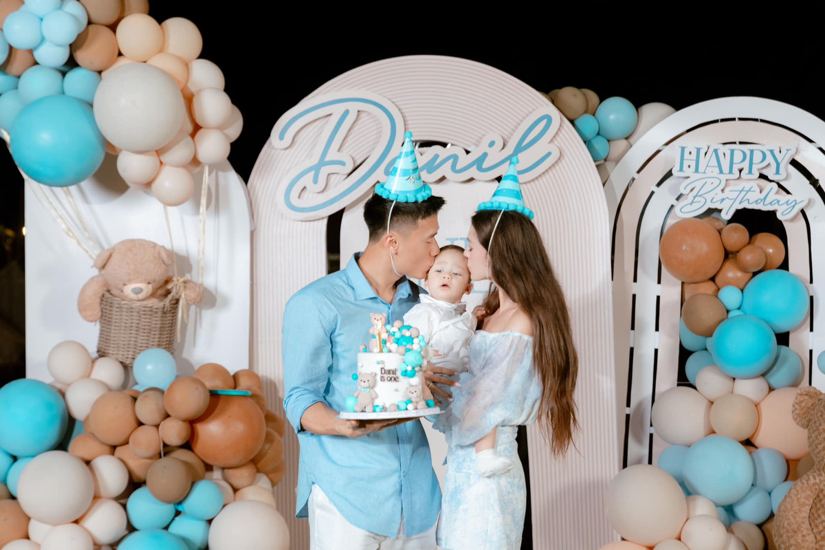 Dianka Zakhidova luôn khiến các fan trầm trồ bởi nhan sắc ngày càng thăng hạng dù đã là “gái một con”.