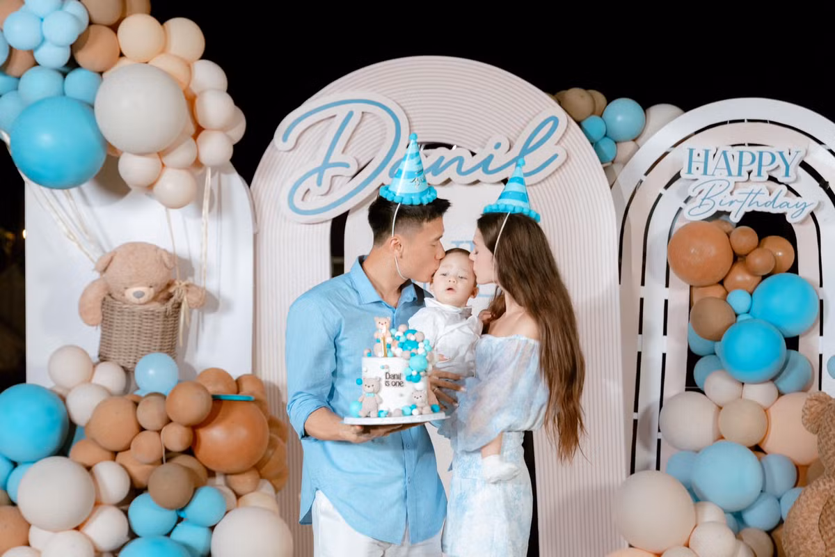 Dianka Zakhidova luôn khiến các fan trầm trồ bởi nhan sắc ngày càng thăng hạng dù đã là “gái một con”.