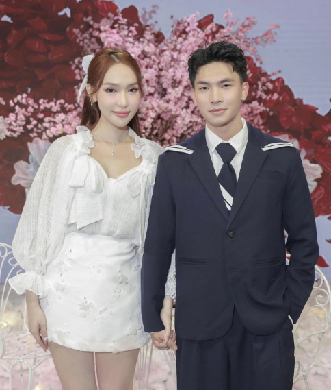 Mới đây, Mym Trần - người đẹp chuyển giới từng được gọi là búp bê sống đã bất ngờ thông báo chia tay người mẫu Hoàng Minh Hưng khiến nhiều người không khỏi ngỡ ngàng.