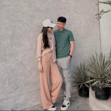 Nguyễn Phong Hồng Duy cũng là chàng cầu thủ U23 năm nào đến hiện tại vẫn chưa kết hôn. Được biết anh đang có mối tình 3 năm với bạn gái xinh đẹp Phạm Kiều Oanh.