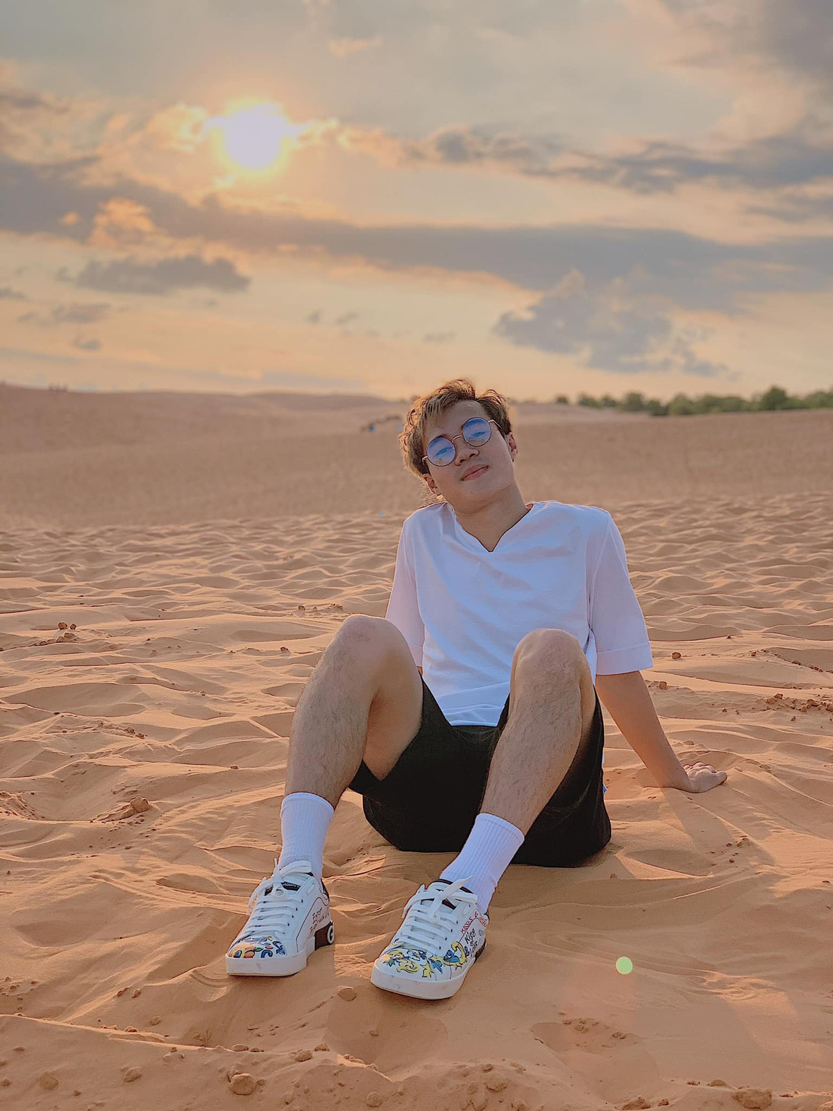 Sau đám cưới của Đoàn Văn Hậu - Doãn Hải My vào cuối tháng 11, Văn Toàn cũng "than thở": "Ngoài kia đám cưới linh đình… bao giờ mới đến lượt mình đây ta".