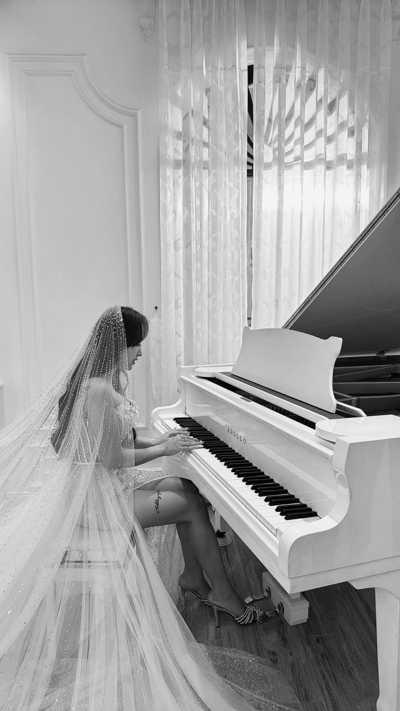 Ngoài hoạt động nghệ thuật, cô kinh doanh nhà hàng, hiện là giáo viên của một trung tâm nuôi dạy trẻ tự kỷ.