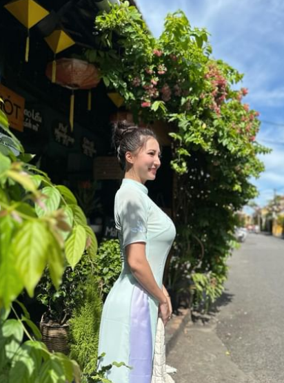 Sunny Lin nhận được "cơn mưa" lượt thả tim trên Instagram gần 400 ngàn người theo dõi.