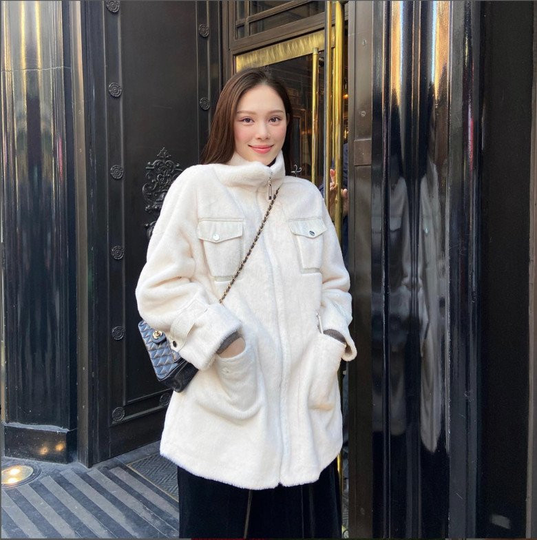 Cuối tháng 3/2023, Linh Rin và Phillip Nguyễn tổ chức lễ cưới tại Philippines, chính thức về chung một nhà sau thời gian dài hẹn hò.