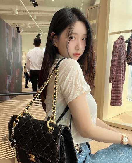 Dù thường xuyên khoe hình ảnh gợi cảm trên trang cá nhân nhưng chân dài sinh năm 1991 chưa bao giờ tiết lộ số đo 3 vòng.