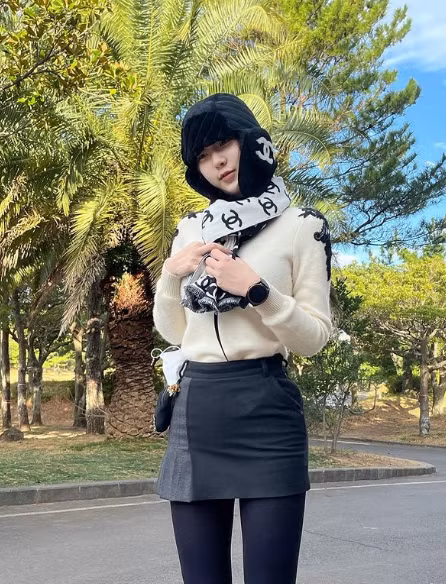 Nhờ đăng ảnh trên Instagram, Shin Jae Eun được một nhiếp ảnh gia phát hiện và mời cô làm mẫu ảnh.