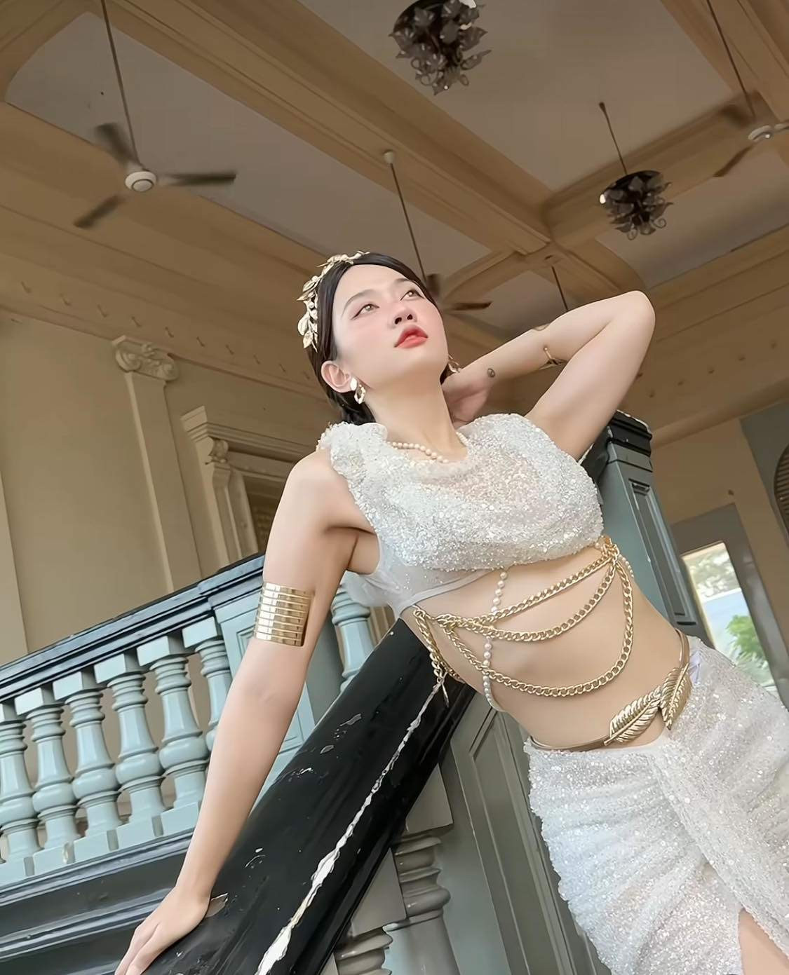 Dưới phần bình luận, cư dân mạng cũng dành những lời khen cho tạo hình mới này của hot girl Lê Bống.