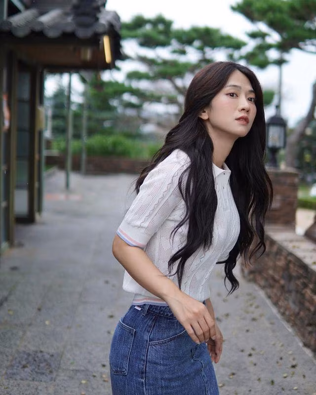 Lê Bống hiện tại nhận được nhiều lời khen về gu ăn mặc.