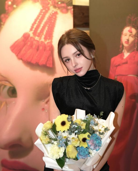 Karimova Elina biết cách để "gieo thương nhớ" cho fans hâm mộ với những hình ảnh, phong cách đúng chuẩn ulzzang Hàn.