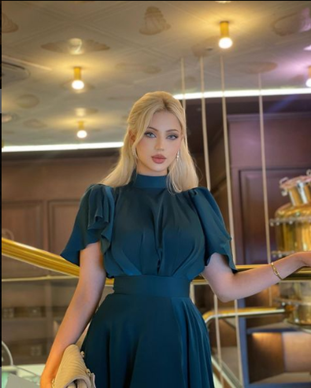 Biểu cảm cuốn hút của cô nàng tạo nên sức hút riêng biệt, giúp cô nhận được sự chú ý của nhiều người hơn.