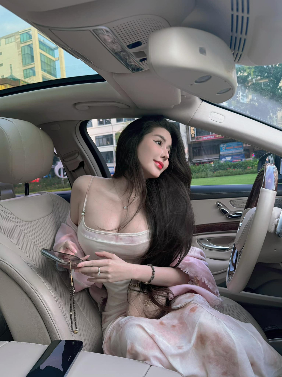 Võ Ngọc Trân từng chia sẻ, ở độ tuổi thanh xuân cô muốn mặc những gì mình muốn như một cách để lưu giữ tuổi trẻ.