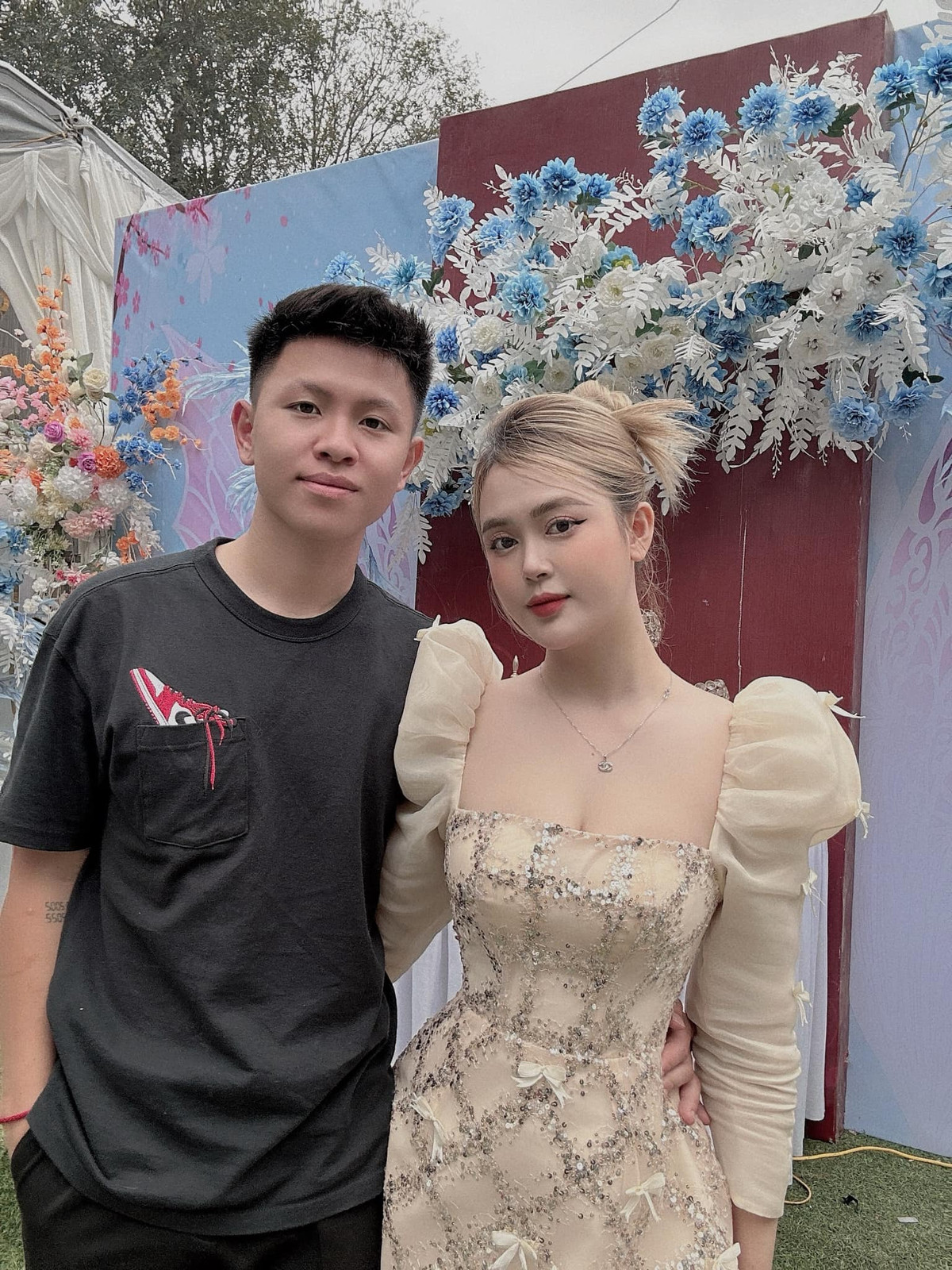 Vợ của Tiến Long chủ yếu theo đuổi phong cách gợi cảm, chính vì thế nên các tài khoản mạng xã hội của cô nhận được lượng người theo dõi lớn.